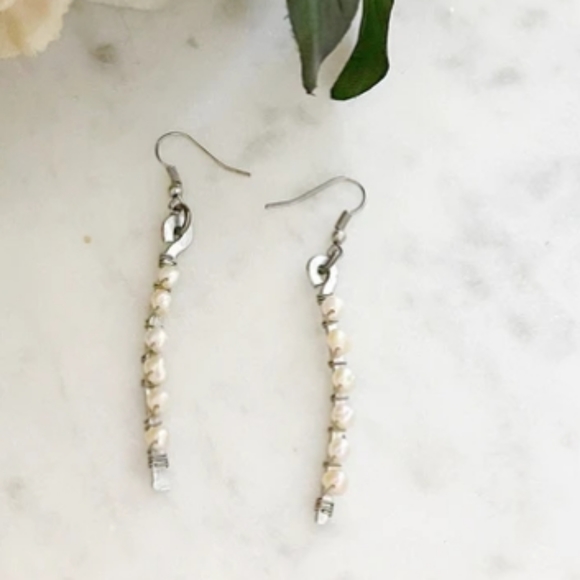 HANDMADE FRESHWATER PEARLS DANGLING EARRINGS IN BLUSH - Picture 2 of 4